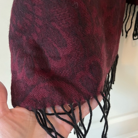 NEW! Amanda Smith Designer Acrylic Scarf, Made in Italy - Picture 6 of 8